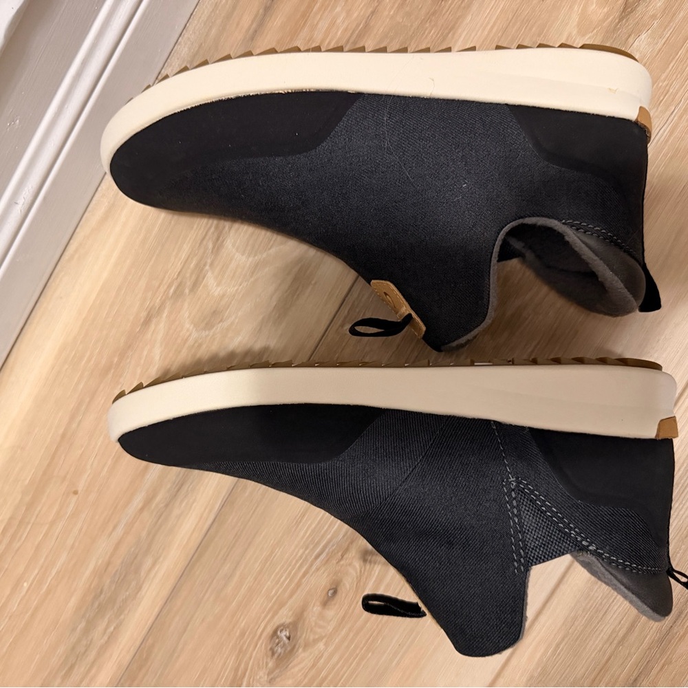 Olukai shoes 👟 🌊 - Picture 7 of 8